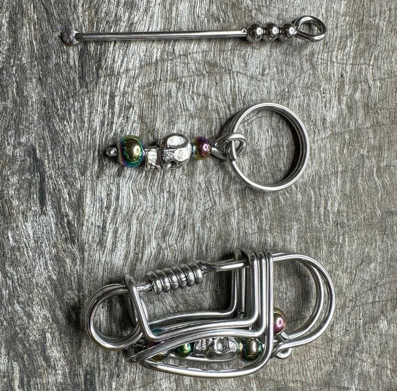 Skull keychain | stainless steel keychain | Craftsmen create artistic keychains | handmade keychain key holder | Mechanical carabiner hook