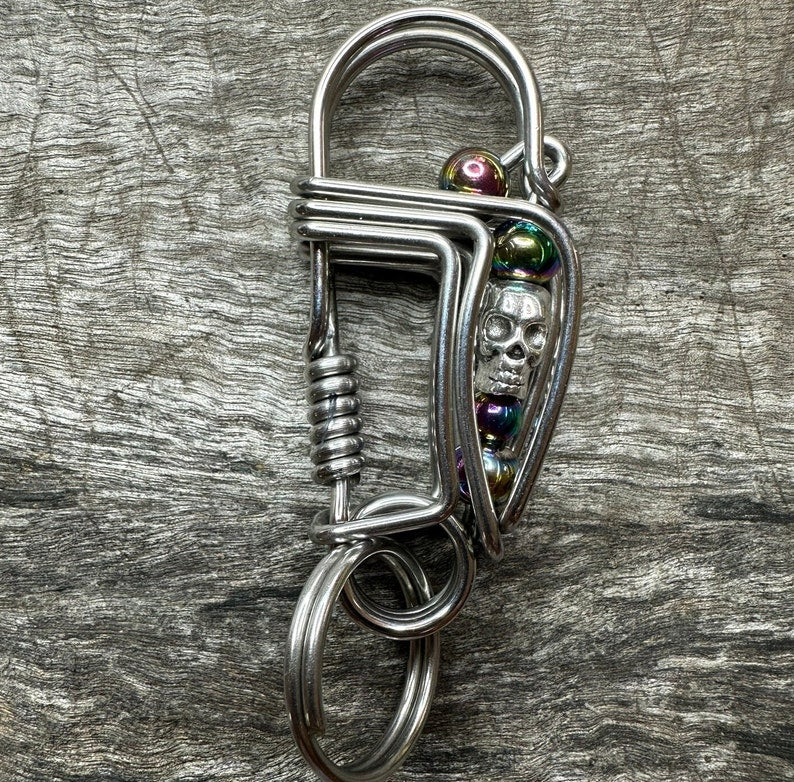 Skull keychain | stainless steel keychain | Craftsmen create artistic keychains | handmade keychain key holder | Mechanical carabiner hook